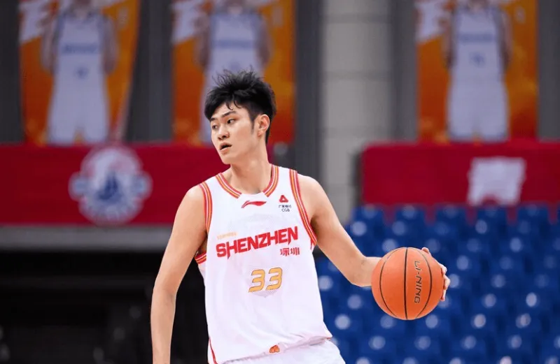 乐鱼官方入口-王浩然常规赛场均贡献16.3分5.4篮板，却未获得任何奖项